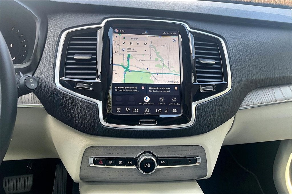 2025 Volvo XC90 B6 Plus 6-Seater