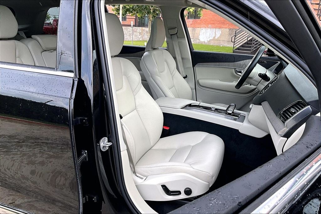 2025 Volvo XC90 B6 Plus 7-Seater