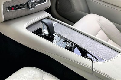 2025 Volvo XC90 B6 Plus 7-Seater