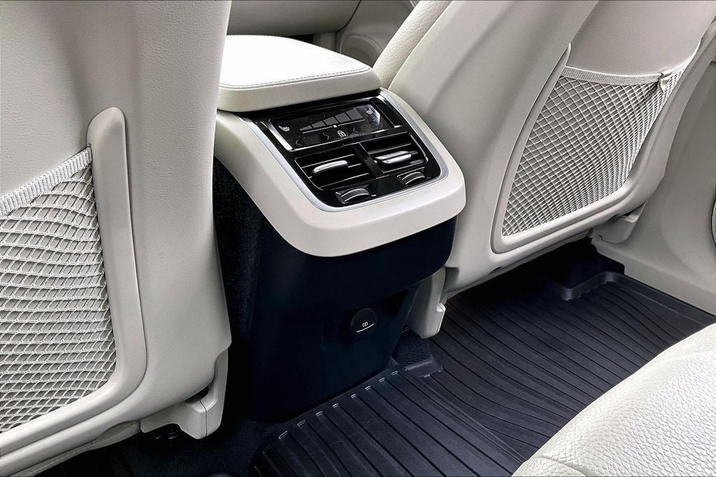 2025 Volvo XC90 B6 Plus 7-Seater