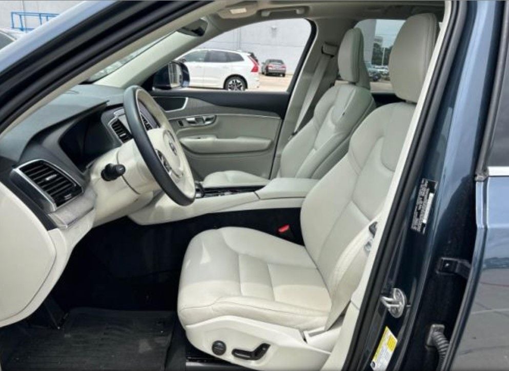 2025 Volvo XC90 B6 Plus 7-Seater