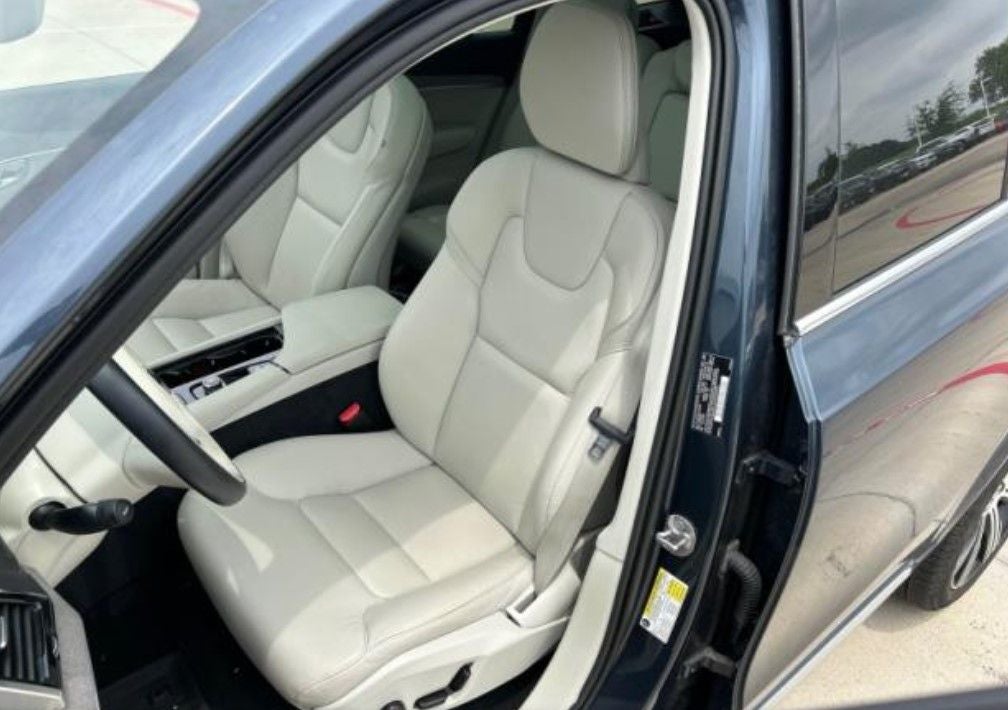 2025 Volvo XC90 B6 Plus 7-Seater