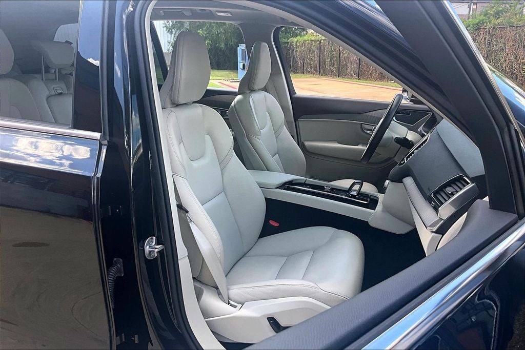2025 Volvo XC90 B6 Plus 7-Seater