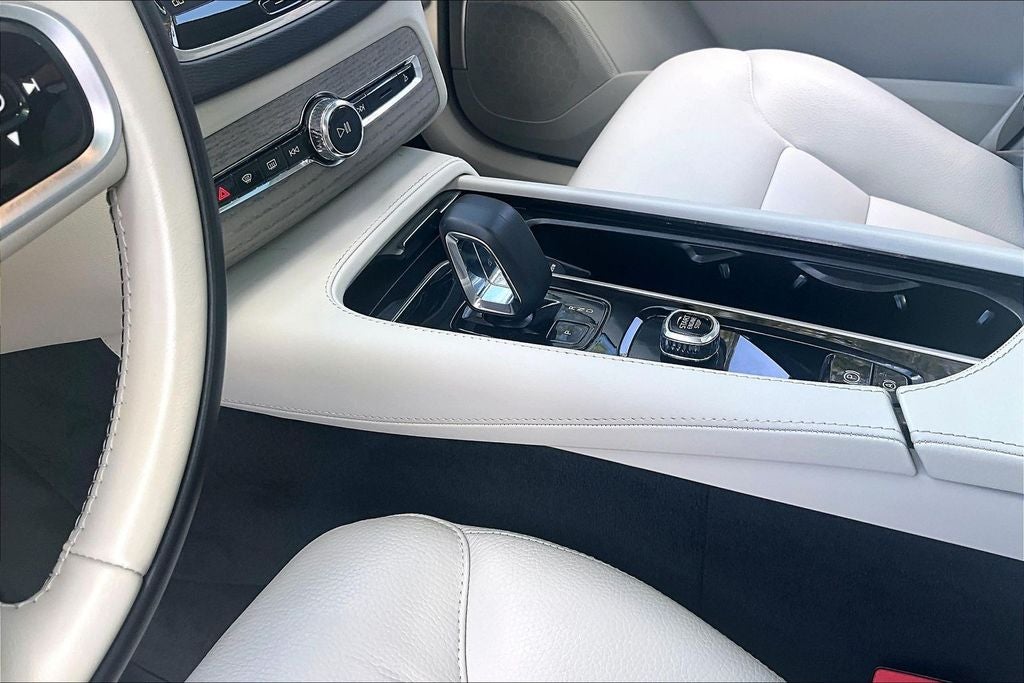 2025 Volvo XC90 B6 Plus 7-Seater