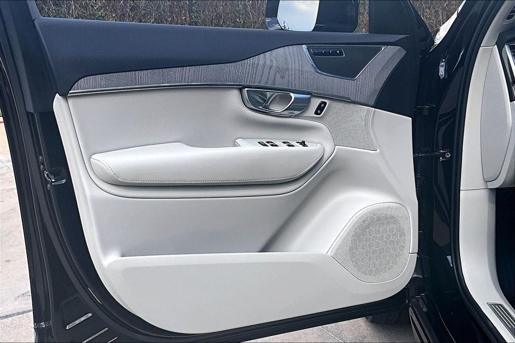 2025 Volvo XC90 B6 Plus 7-Seater