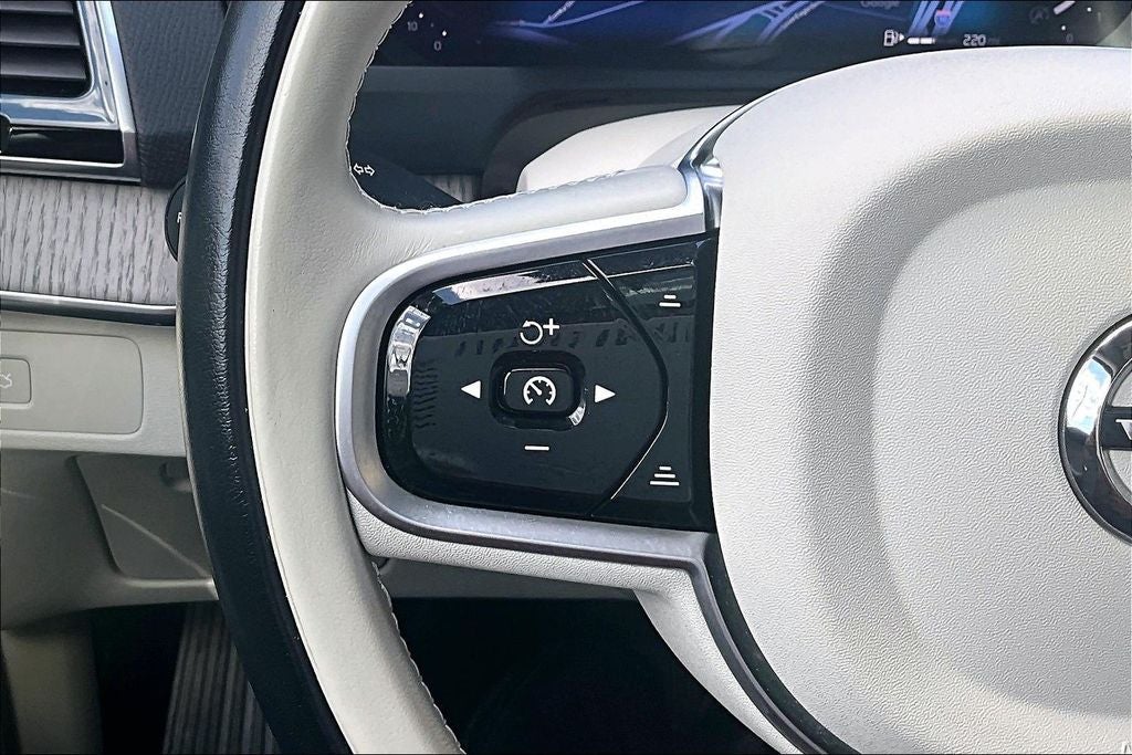 2025 Volvo XC90 B6 Plus 7-Seater