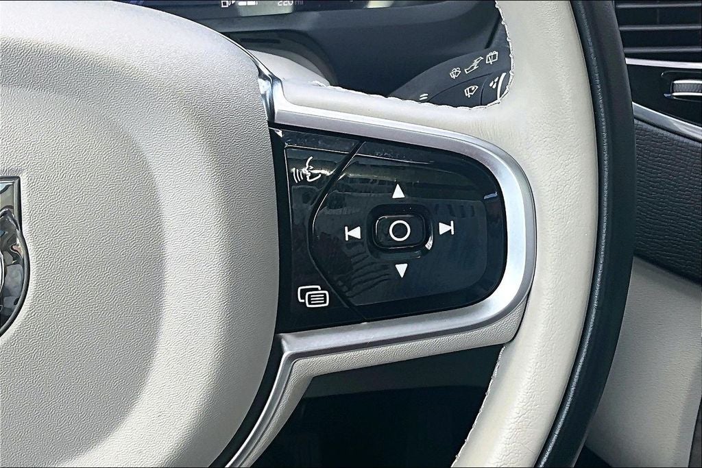 2025 Volvo XC90 B6 Plus 7-Seater