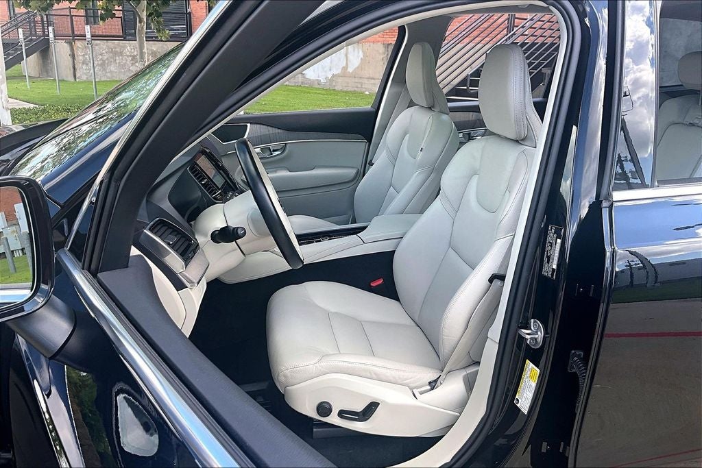 2025 Volvo XC90 B6 Plus 7-Seater