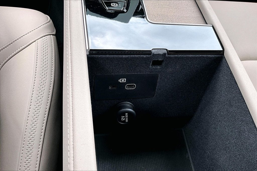 2026 Volvo XC90 B6 Plus 7-Seater