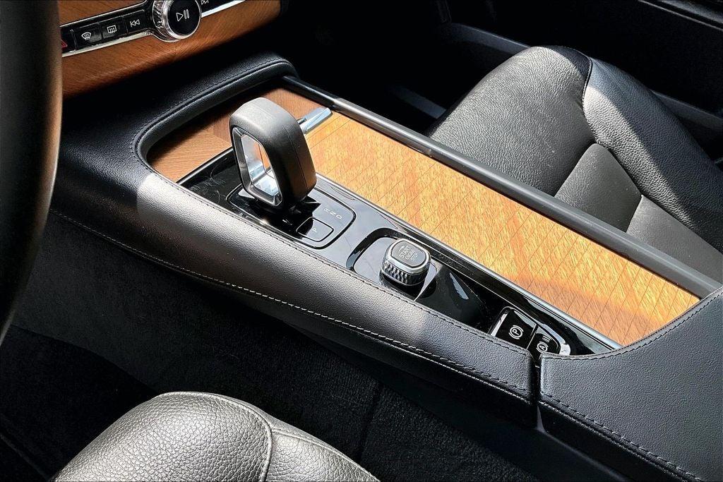 2023 Volvo XC90 B6 Core