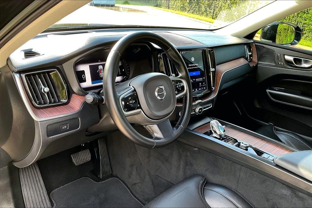 2023 Volvo XC60 B6 Ultimate Bright Theme