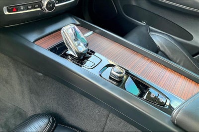 2023 Volvo XC60 B6 Ultimate Bright Theme