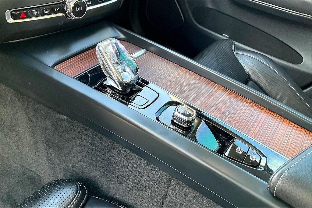 2023 Volvo XC60 B6 Ultimate Bright Theme