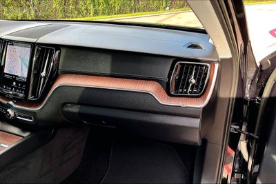 2023 Volvo XC60 B6 Ultimate Bright Theme