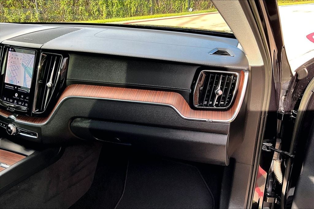 2023 Volvo XC60 B6 Ultimate Bright Theme
