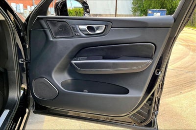 2023 Volvo XC60 B6 Ultimate Bright Theme