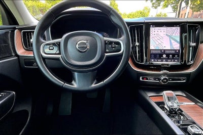 2023 Volvo XC60 B6 Ultimate Bright Theme