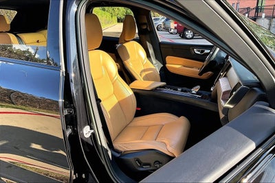 2023 Volvo XC60 B6 Ultimate Dark Theme