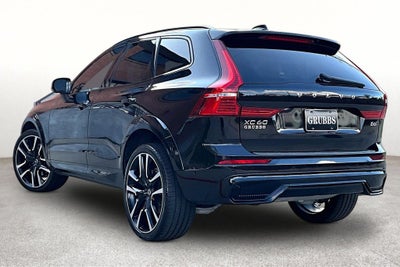2023 Volvo XC60 B6 Ultimate Dark Theme