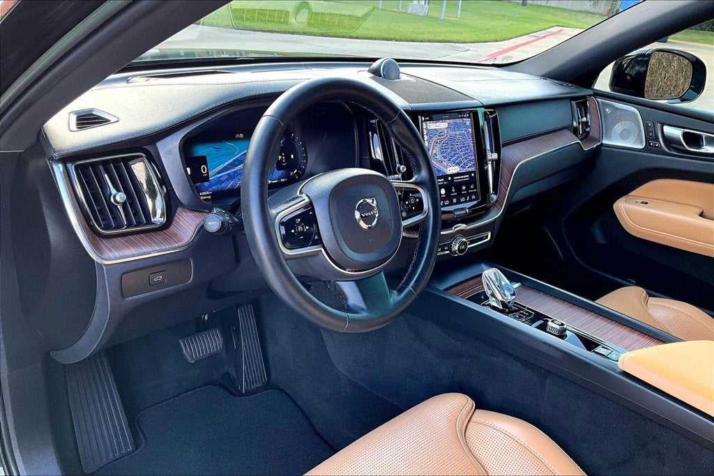 2023 Volvo XC60 B6 Ultimate Dark Theme