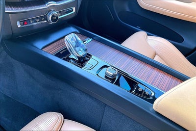 2023 Volvo XC60 B6 Ultimate Dark Theme
