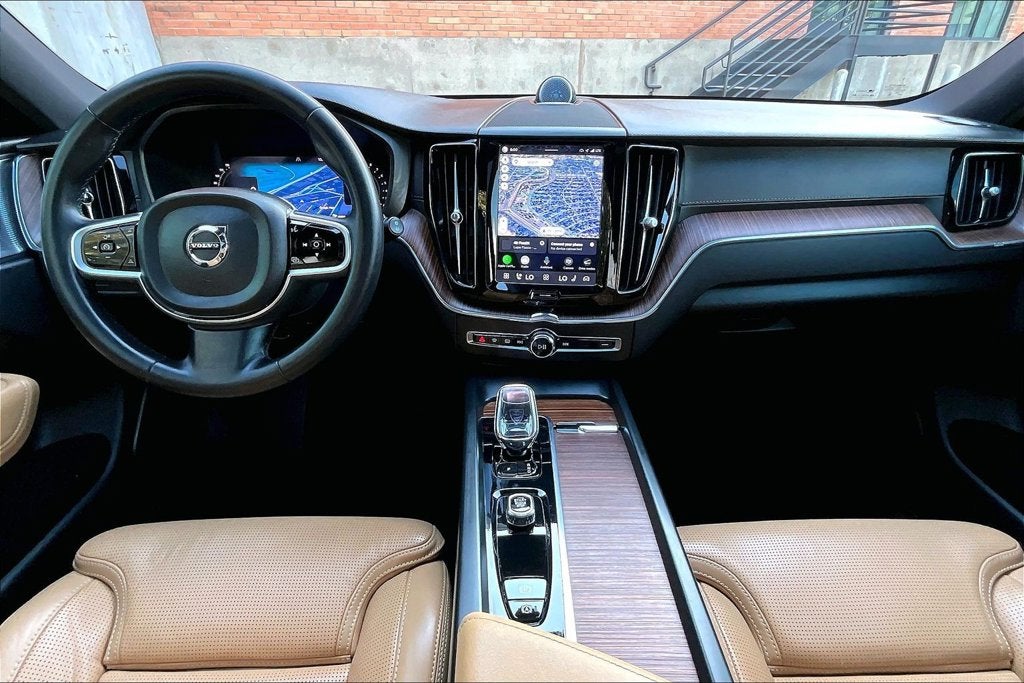 2023 Volvo XC60 B6 Ultimate Dark Theme