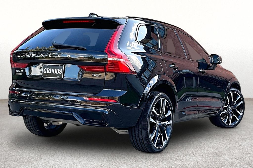 2023 Volvo XC60 B6 Ultimate Dark Theme