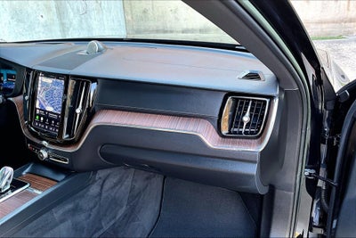 2023 Volvo XC60 B6 Ultimate Dark Theme
