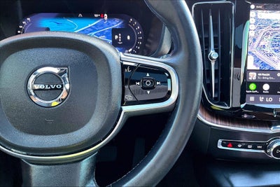 2023 Volvo XC60 B6 Ultimate Dark Theme