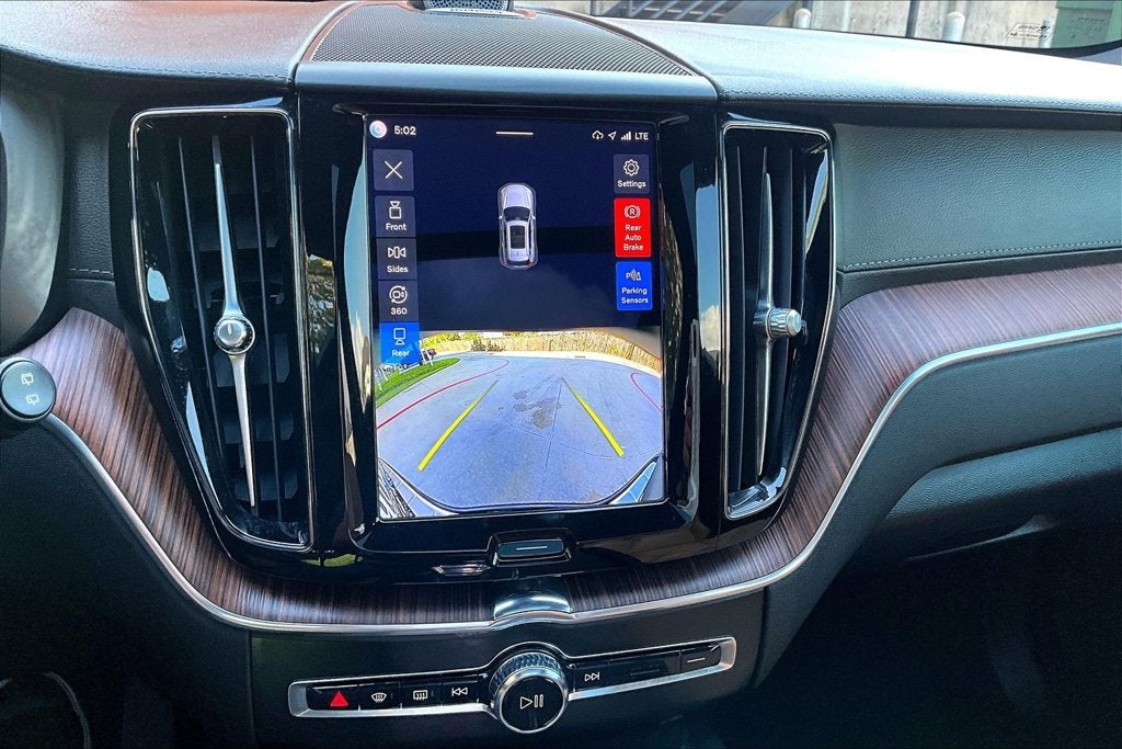 2023 Volvo XC60 B6 Ultimate Dark Theme