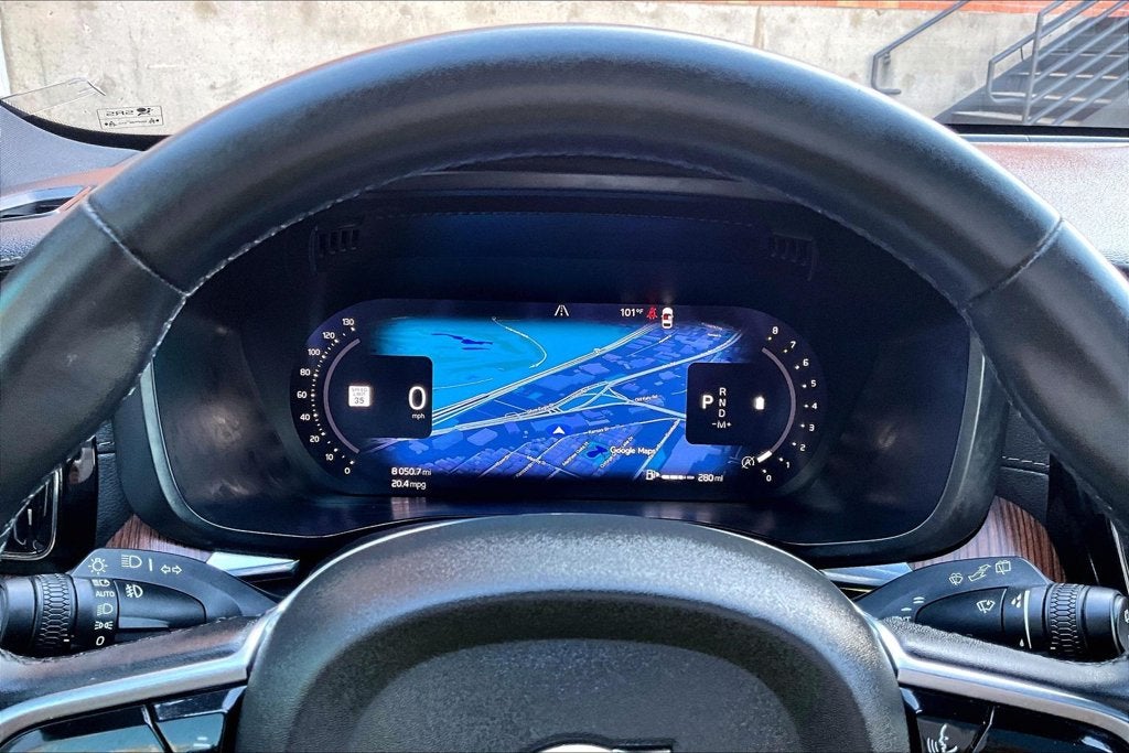 2023 Volvo XC60 B6 Ultimate Dark Theme