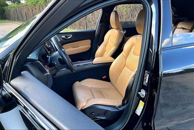2023 Volvo XC60 B6 Ultimate Dark Theme