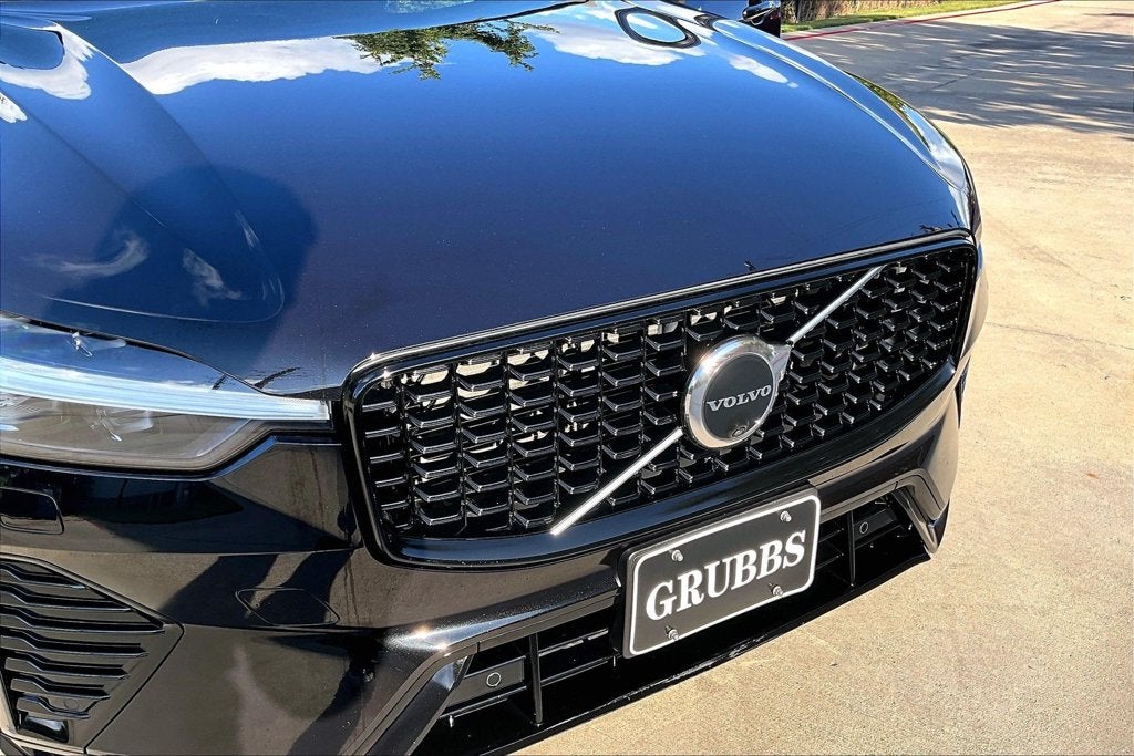 2023 Volvo XC60 B6 Ultimate Dark Theme