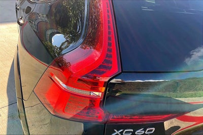 2023 Volvo XC60 B6 Ultimate Dark Theme