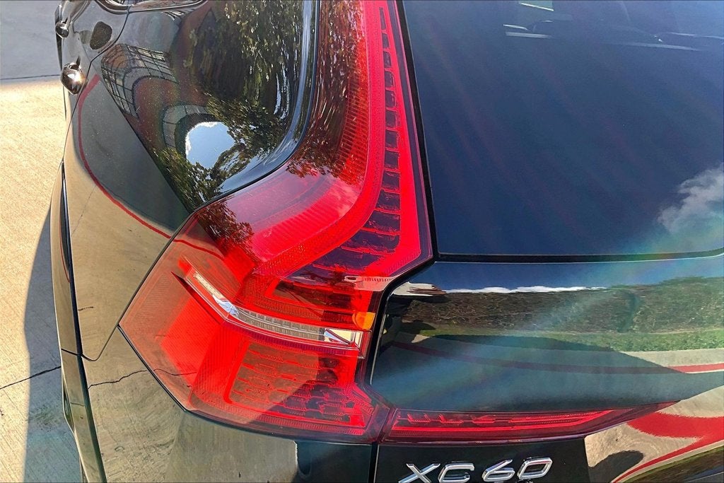 2023 Volvo XC60 B6 Ultimate Dark Theme