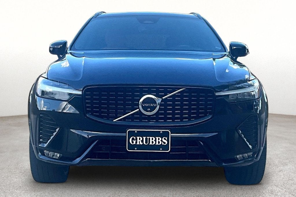 2023 Volvo XC60 B6 Ultimate Dark Theme