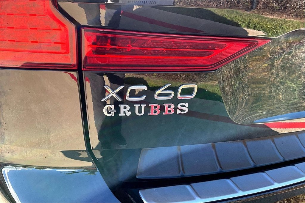 2023 Volvo XC60 B6 Ultimate Dark Theme