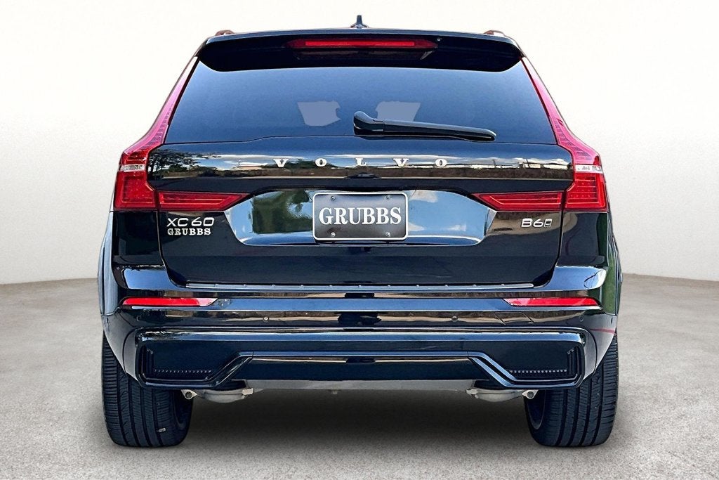 2023 Volvo XC60 B6 Ultimate Dark Theme