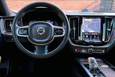 2023 Volvo XC60 B6 Ultimate Dark Theme