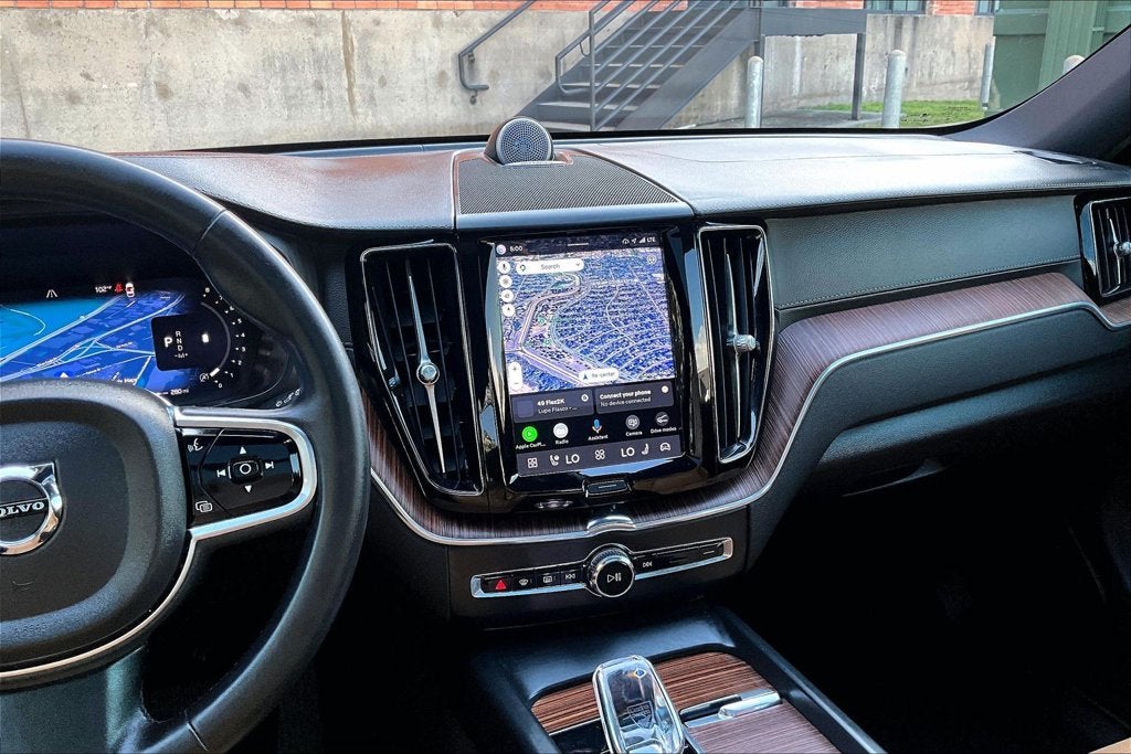 2023 Volvo XC60 B6 Ultimate Dark Theme