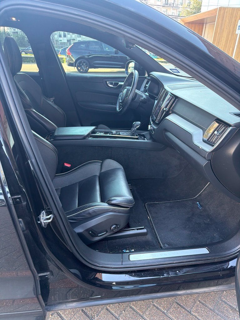 2021 Volvo XC60 T5 R-Design