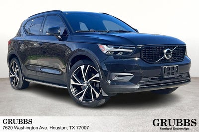 2022 Volvo XC40 R-Design