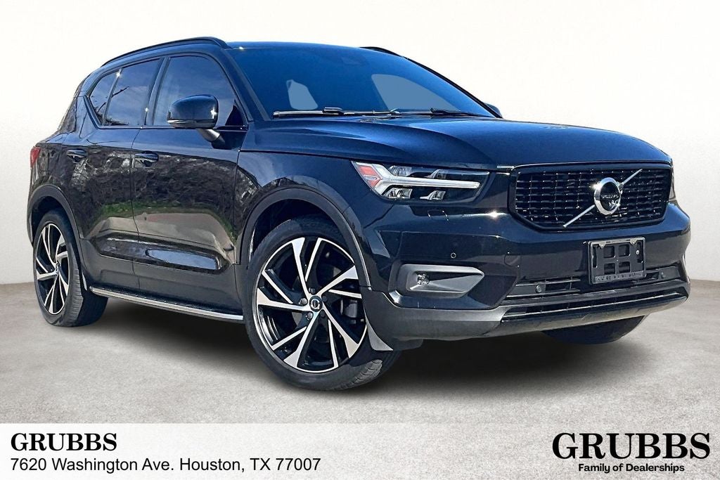 2022 Volvo XC40 R-Design