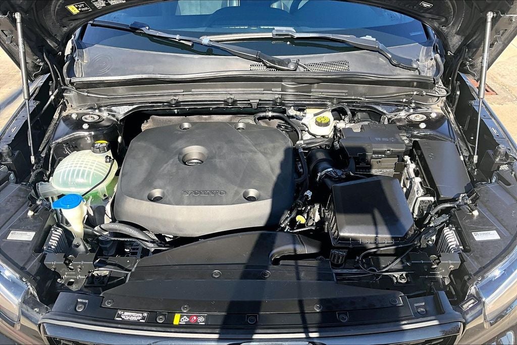 2022 Volvo XC40 R-Design