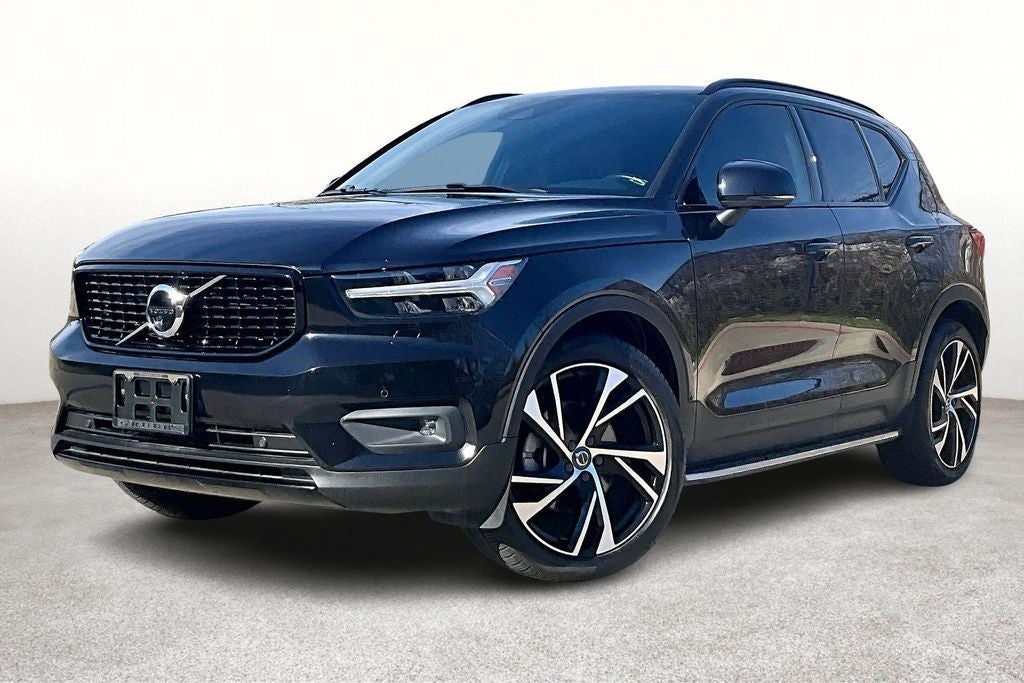 2022 Volvo XC40 R-Design