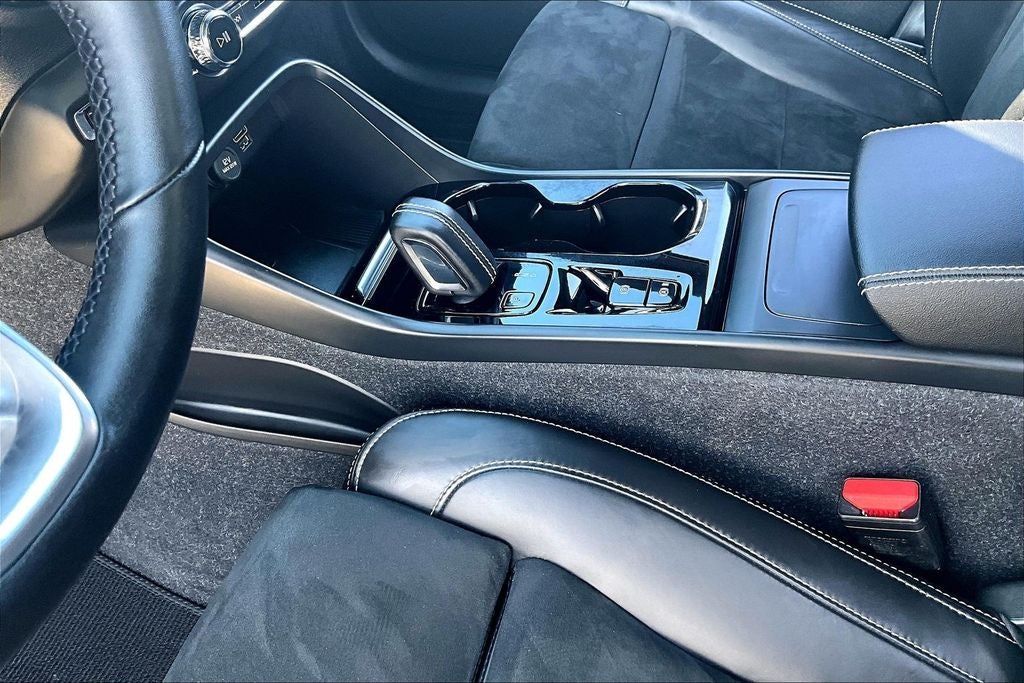 2022 Volvo XC40 R-Design