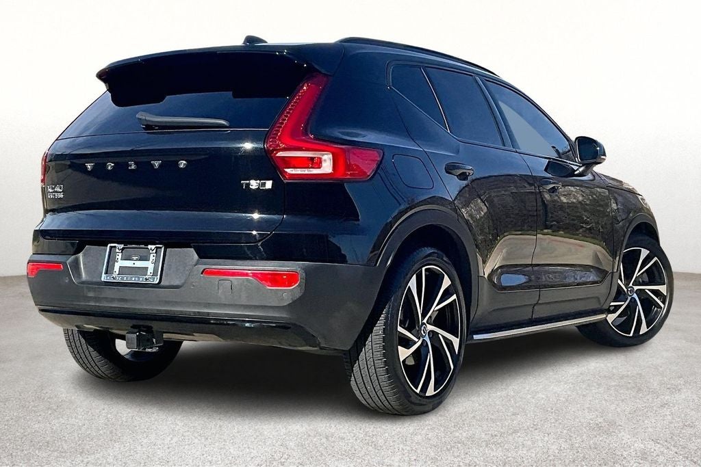2022 Volvo XC40 R-Design