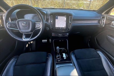 2022 Volvo XC40 R-Design