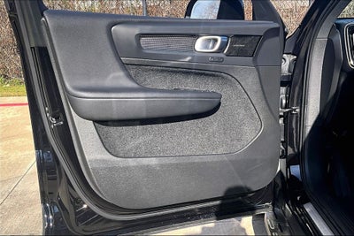 2022 Volvo XC40 R-Design