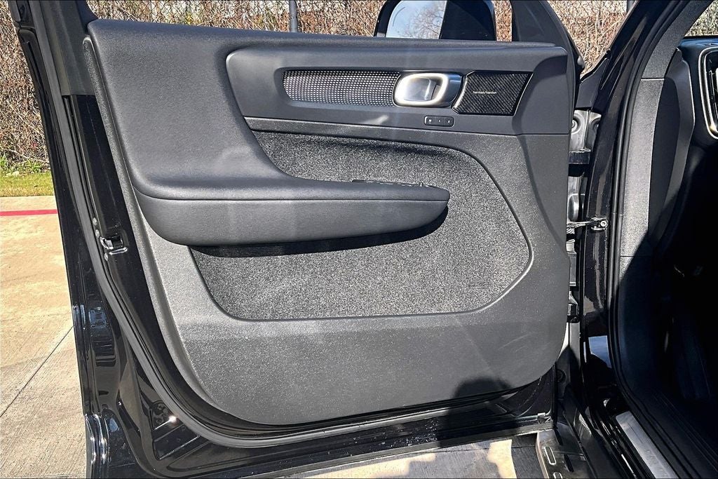 2022 Volvo XC40 R-Design